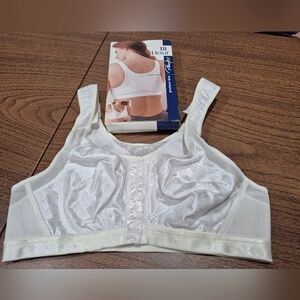 NIB Playtex 18 Hour Posture Bra With Front Closure